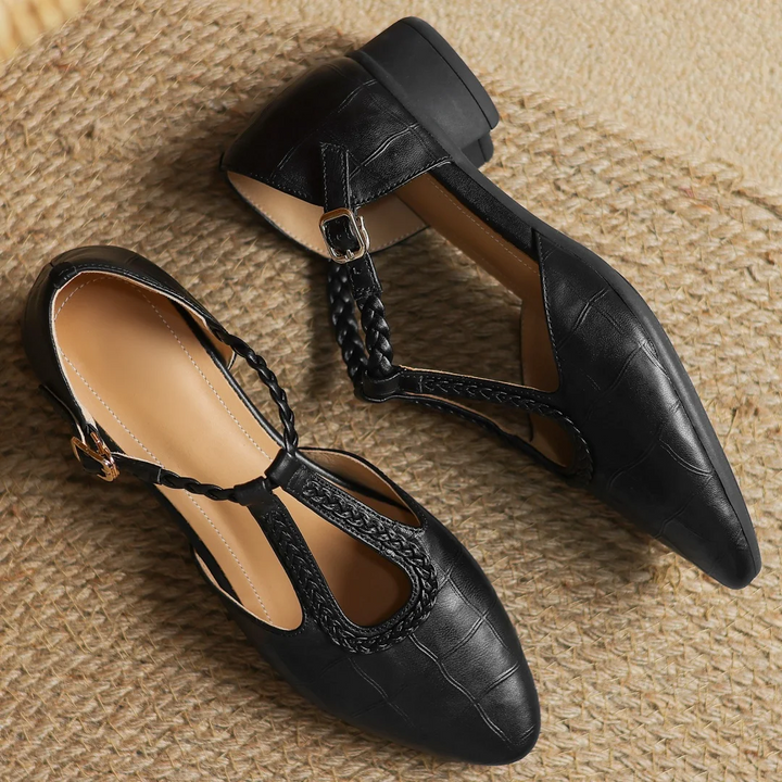 Margot – Chaussures classiques en cuir à bride en T avec détail tressé