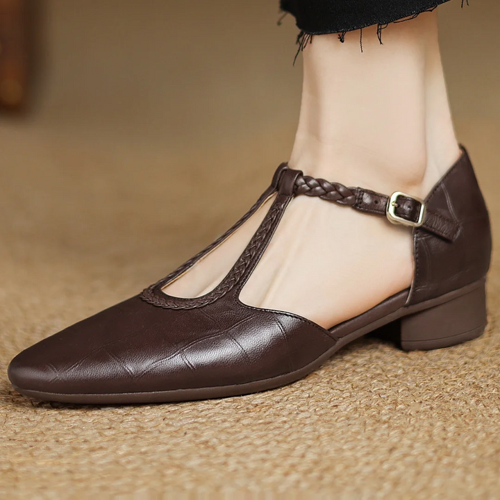 Margot – Chaussures classiques en cuir à bride en T avec détail tressé