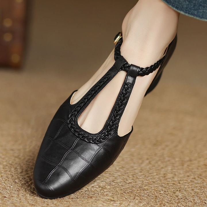Margot – Chaussures classiques en cuir à bride en T avec détail tressé