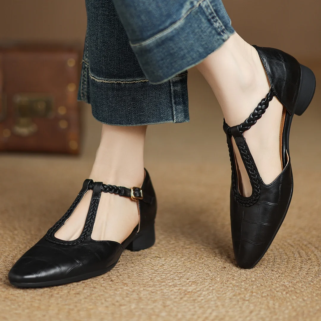 Margot – Chaussures classiques en cuir à bride en T avec détail tressé