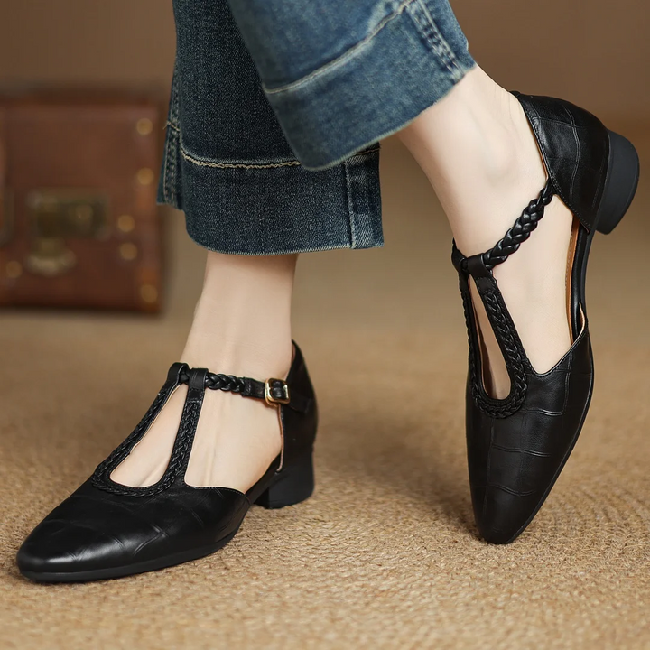 Margot – Chaussures classiques en cuir à bride en T avec détail tressé