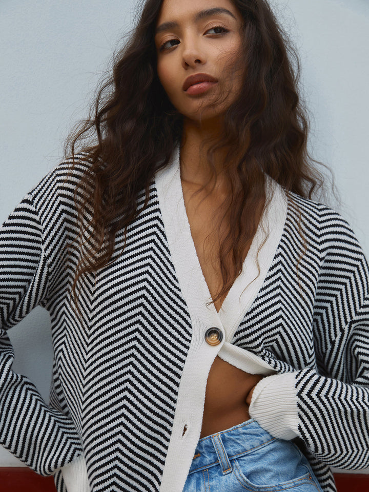 Célestine | Cardigan à Motif Chevron avec Boutons Contrastants
