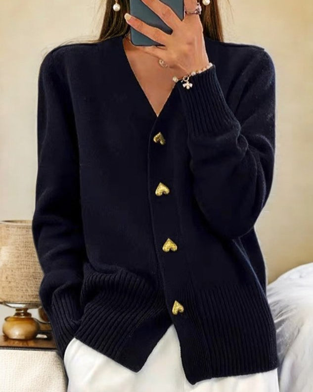 Olga | Cardigan à Décolleté Cœur, Maille Douce Boutonnée