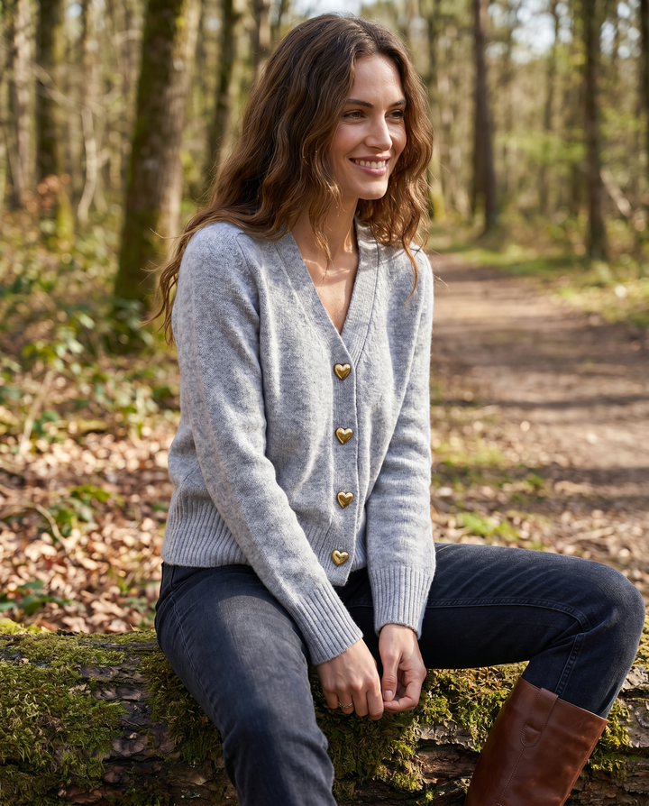 Olga | Cardigan à Décolleté Cœur, Maille Douce Boutonnée