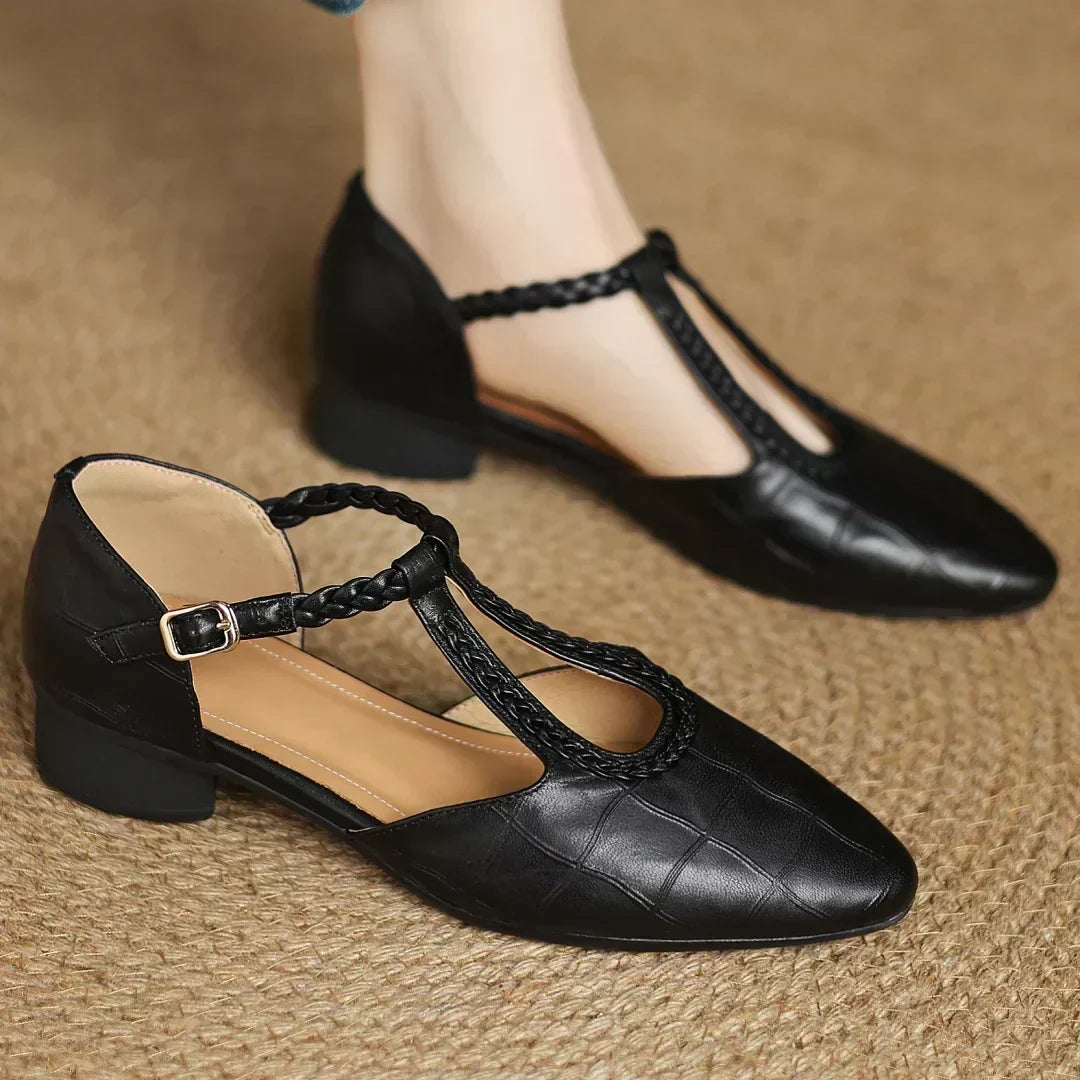 Margot – Chaussures classiques en cuir à bride en T avec détail tressé