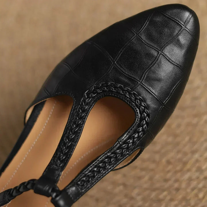 Margot – Chaussures classiques en cuir à bride en T avec détail tressé