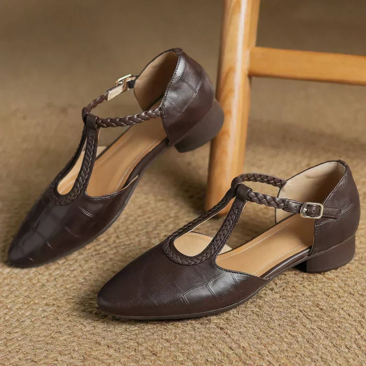 Margot – Chaussures classiques en cuir à bride en T avec détail tressé