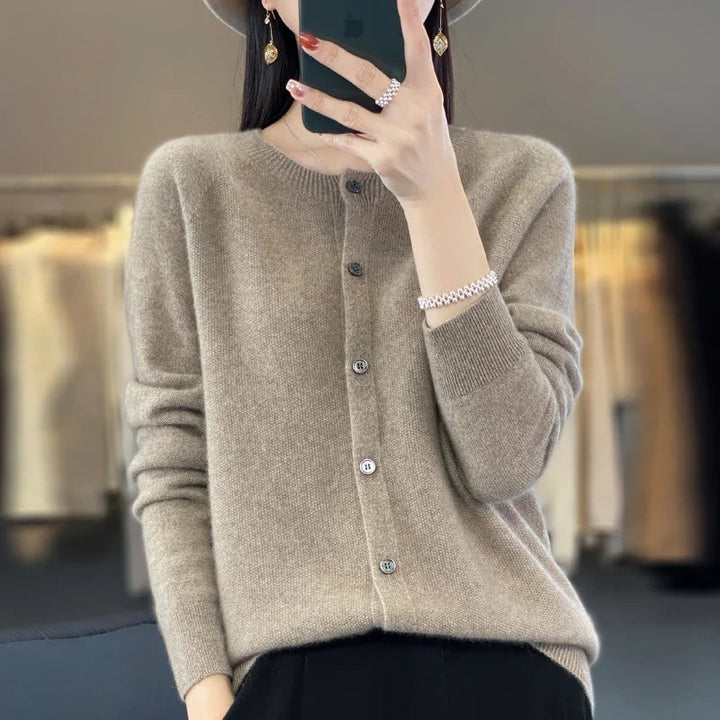 Irène | Cardigan Élégant en Maille Douce