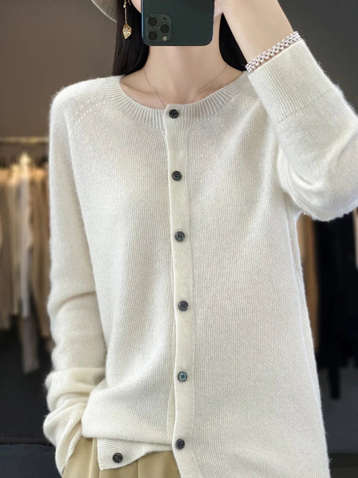Irène | Cardigan Élégant en Maille Douce